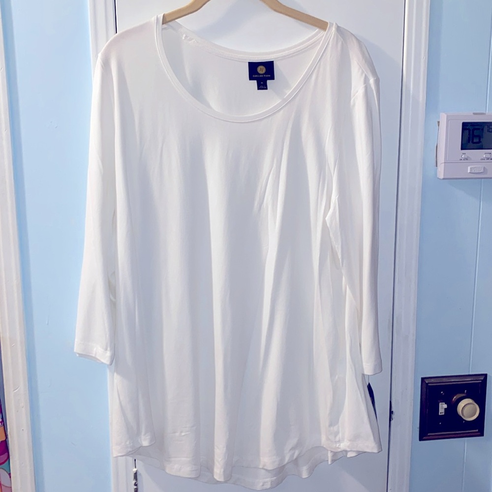 NWT white 3/4 sleeve JM collection  T-shirt